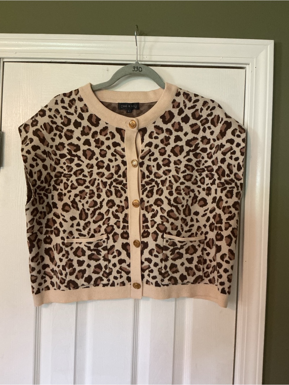 Pixi & Ivy Leopard Print Cap Sleeve Sweater Cardigan Vest Sz L Crest Buttons